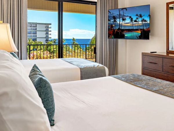Luxury 7th-Floor Suite with Ocean Views in Kaanapali, Maui
