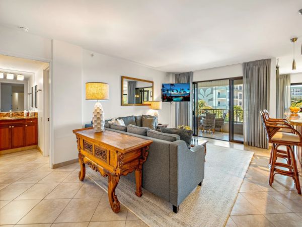 Luxury 7th-Floor Suite with Ocean Views in Kaanapali, Maui