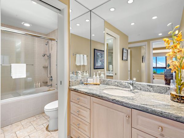 Luxurious Oceanfront 2-Bedroom Residence in Kaanapali - Great Resort Amenities