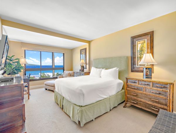 Luxurious Oceanfront 2-Bedroom Residence in Kaanapali - Great Resort Amenities