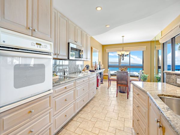 Luxurious Oceanfront 2-Bedroom Residence in Kaanapali - Great Resort Amenities