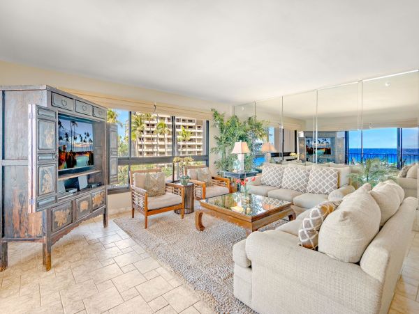 Luxurious Oceanfront 2-Bedroom Residence in Kaanapali - Great Resort Amenities