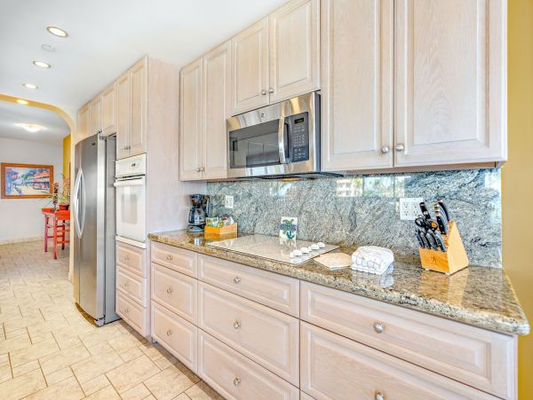 Luxurious Oceanfront 2-Bedroom Residence in Kaanapali - Great Resort Amenities