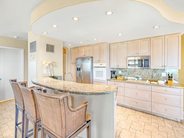 Luxurious Oceanfront 2-Bedroom Residence in Kaanapali - Great Resort Amenities