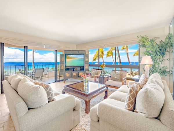 Luxurious Oceanfront 2-Bedroom Residence in Kaanapali - Great Resort Amenities