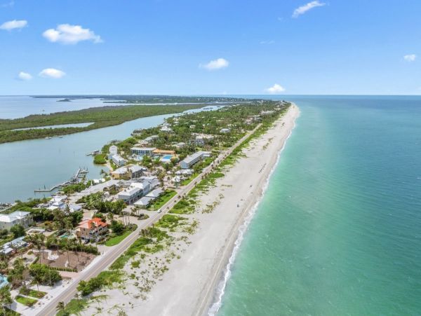 Luxurious Beachfront Four Bedroom Home with Breathtaking Gulf & Bay Views