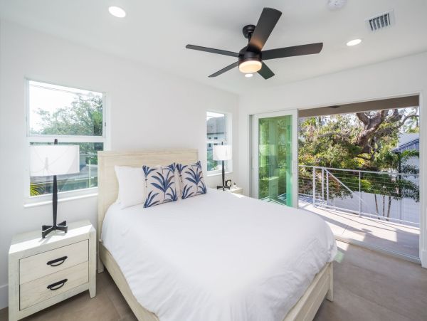 Luxurious 6-Bedroom Sarasota  Pool & Main House & Guest House Rooftop Terrace