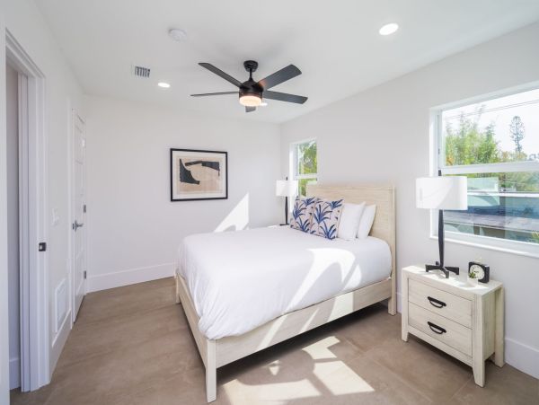 Luxurious 6-Bedroom Sarasota  Pool & Main House & Guest House Rooftop Terrace