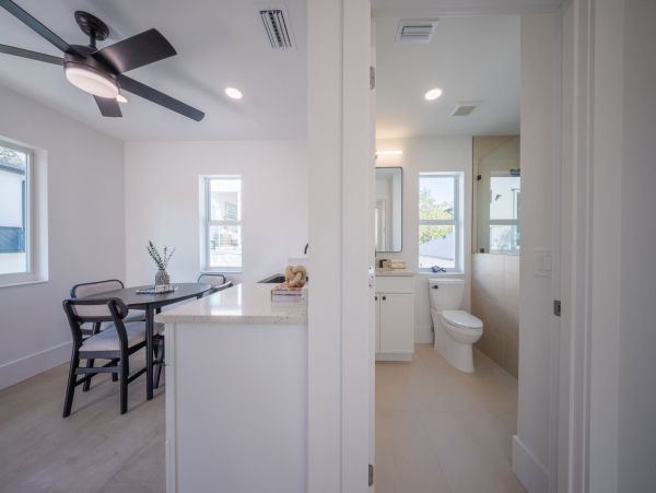 Luxurious 6-Bedroom Sarasota  Pool & Main House & Guest House Rooftop Terrace