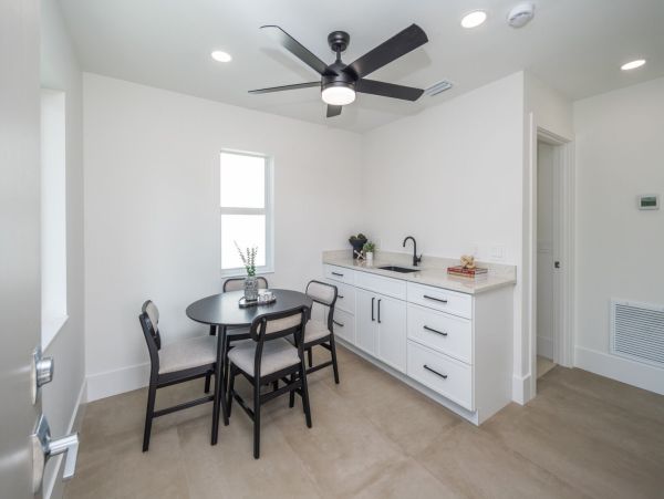 Luxurious 6-Bedroom Sarasota  Pool & Main House & Guest House Rooftop Terrace