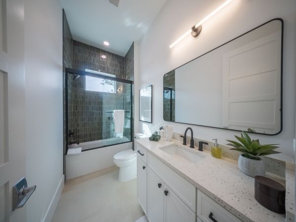 Luxurious 6-Bedroom Sarasota  Pool & Main House & Guest House Rooftop Terrace
