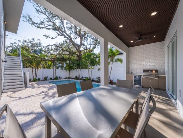 Luxurious 6-Bedroom Sarasota  Pool & Main House & Guest House Rooftop Terrace