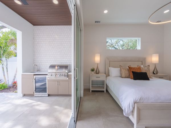 Luxurious 6-Bedroom Sarasota  Pool & Main House & Guest House Rooftop Terrace