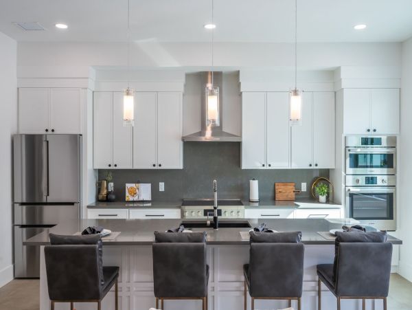 Luxurious 6-Bedroom Sarasota  Pool & Main House & Guest House Rooftop Terrace