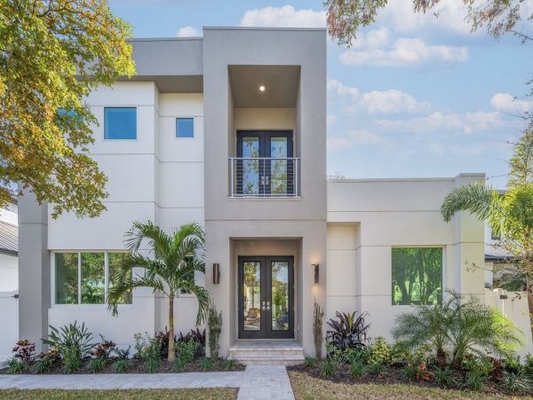 Luxurious 6-Bedroom Sarasota  Pool & Main House & Guest House Rooftop Terrace