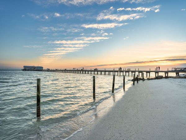 Luxurious 6_Bedroom Home in Holmes Beach - Steps from the Gulf