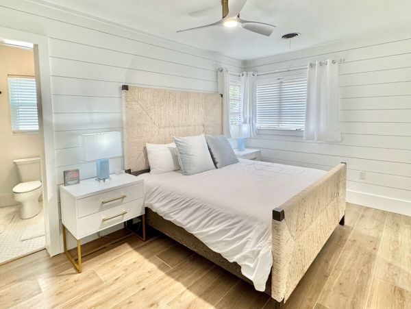 Luxurious 6_Bedroom Home in Holmes Beach - Steps from the Gulf