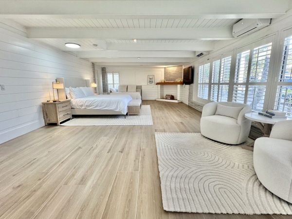Luxurious 6_Bedroom Home in Holmes Beach - Steps from the Gulf