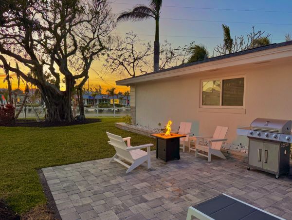 Luxurious 6_Bedroom Home in Holmes Beach - Steps from the Gulf