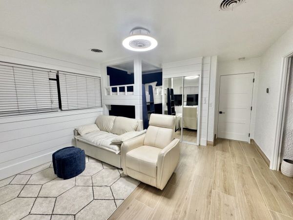 Luxurious 6_Bedroom Home in Holmes Beach - Steps from the Gulf