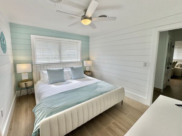 Luxurious 6_Bedroom Home in Holmes Beach - Steps from the Gulf