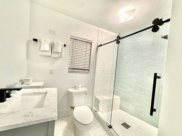 Luxurious 6_Bedroom Home in Holmes Beach - Steps from the Gulf