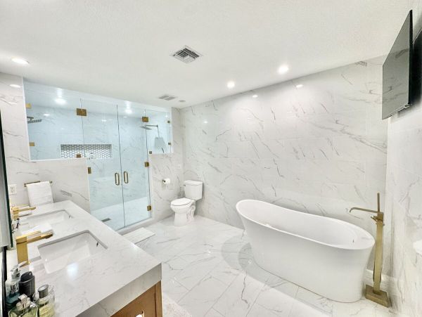 Luxurious 6_Bedroom Home in Holmes Beach - Steps from the Gulf