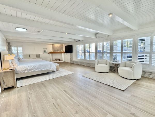 Luxurious 6_Bedroom Home in Holmes Beach - Steps from the Gulf