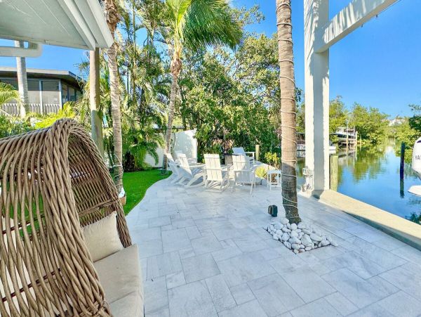 Luxurious 6_Bedroom Home in Holmes Beach - Steps from the Gulf