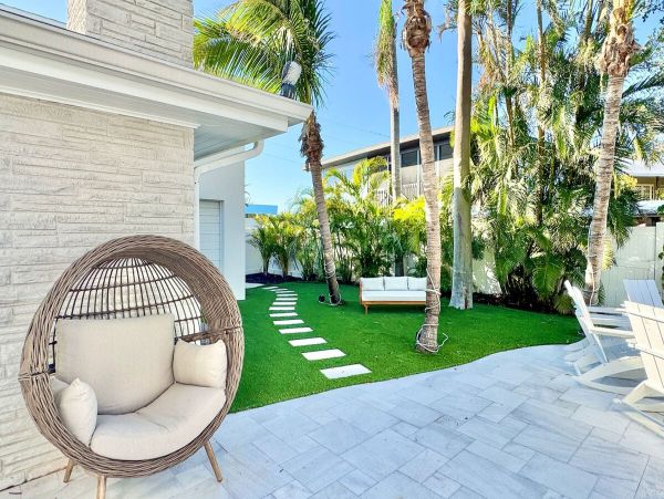 Luxurious 6_Bedroom Home in Holmes Beach - Steps from the Gulf
