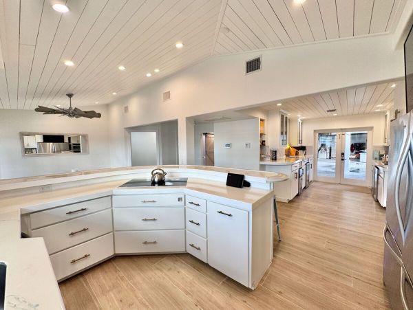 Luxurious 6_Bedroom Home in Holmes Beach - Steps from the Gulf