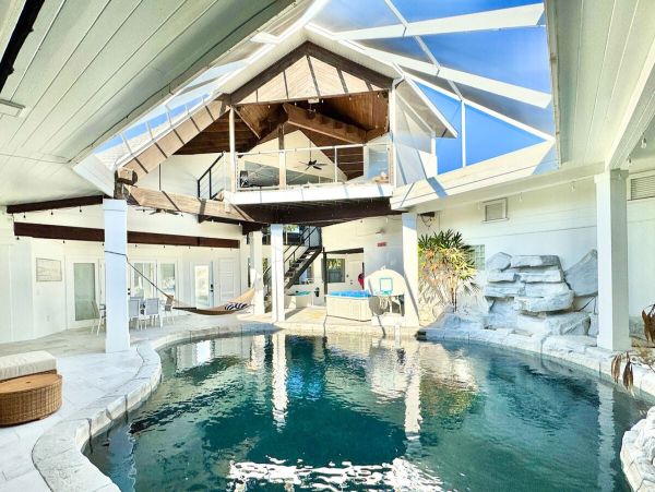 Luxurious 6_Bedroom Home in Holmes Beach - Steps from the Gulf