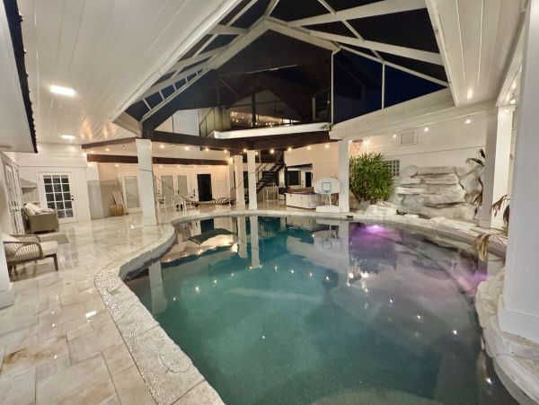 Luxurious 6_Bedroom Home in Holmes Beach - Steps from the Gulf