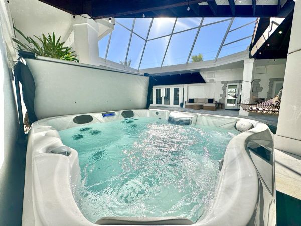 Luxurious 6_Bedroom Home in Holmes Beach - Steps from the Gulf