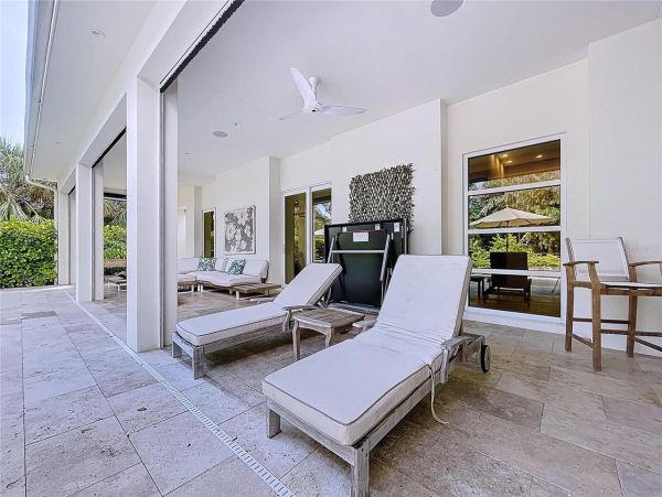 Luxury Home in Sarasota - Five Bedroom Elegance Awaits