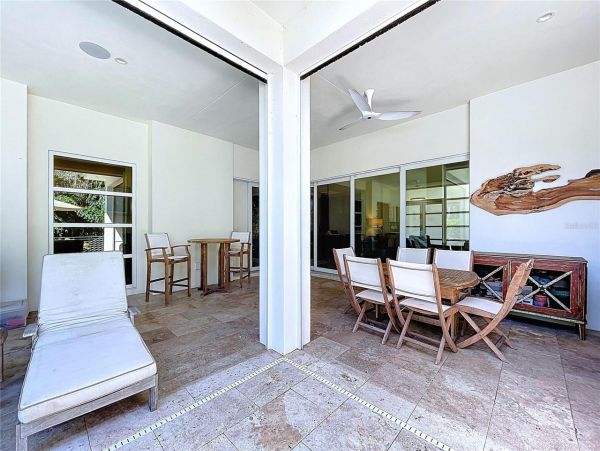 Luxury Home in Sarasota - Five Bedroom Elegance Awaits