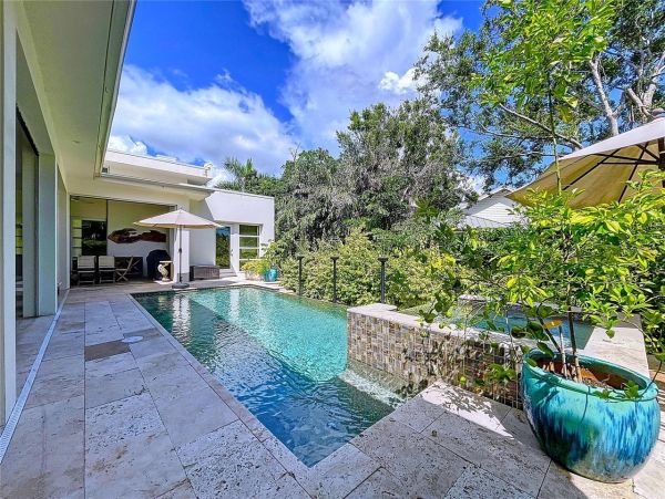 Luxury Home in Sarasota - Five Bedroom Elegance Awaits