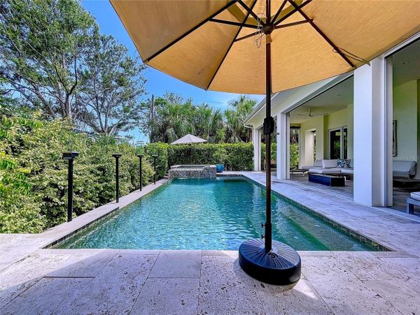 Luxury Home in Sarasota - Five Bedroom Elegance Awaits