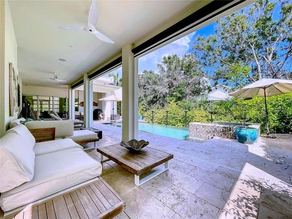 Luxury Home in Sarasota - Five Bedroom Elegance Awaits