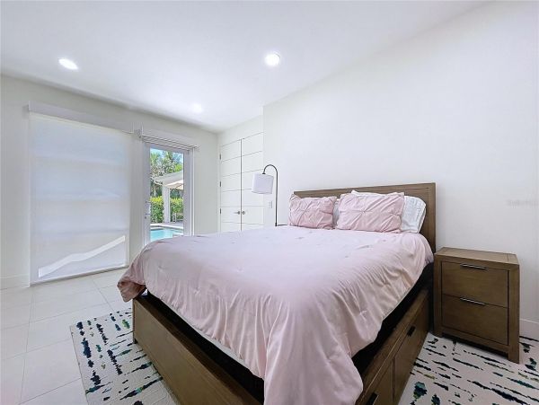 Luxury Home in Sarasota - Five Bedroom Elegance Awaits
