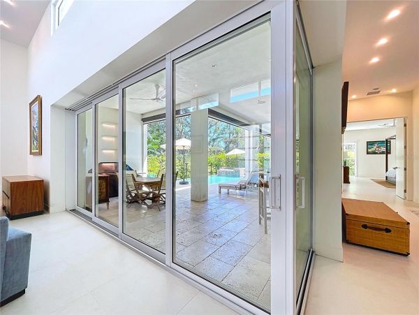 Luxury Home in Sarasota - Five Bedroom Elegance Awaits