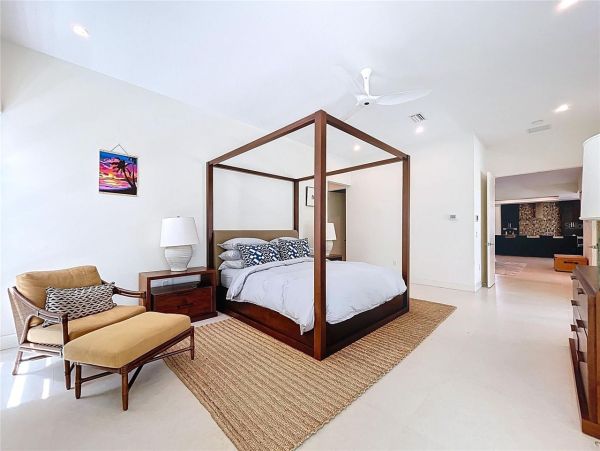Luxury Home in Sarasota - Five Bedroom Elegance Awaits