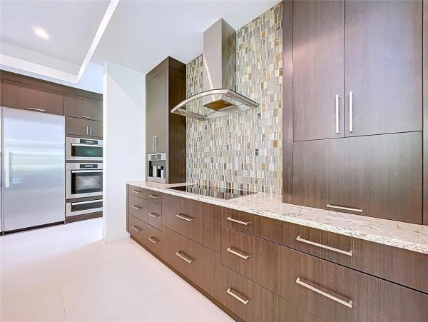 Luxury Home in Sarasota - Five Bedroom Elegance Awaits
