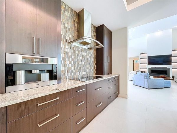 Luxury Home in Sarasota - Five Bedroom Elegance Awaits