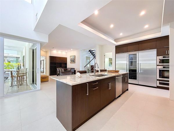 Luxury Home in Sarasota - Five Bedroom Elegance Awaits