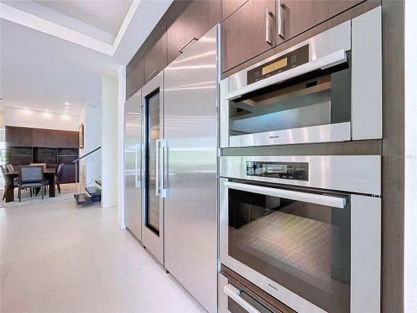 Luxury Home in Sarasota - Five Bedroom Elegance Awaits