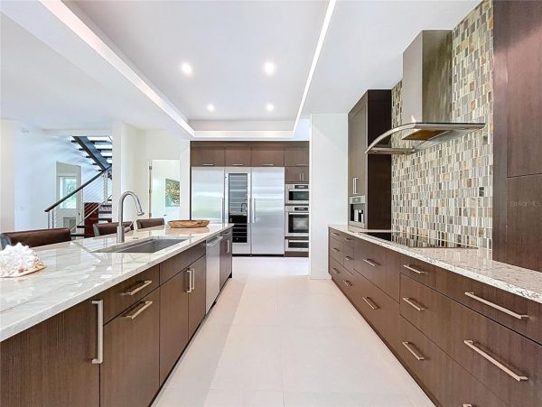 Luxury Home in Sarasota - Five Bedroom Elegance Awaits