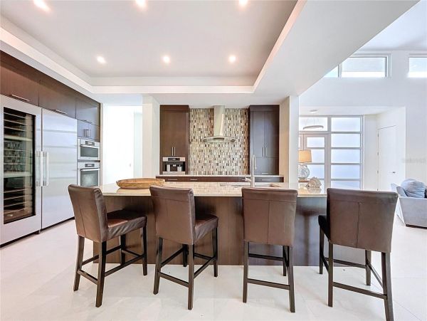 Luxury Home in Sarasota - Five Bedroom Elegance Awaits