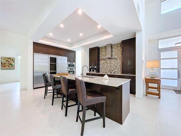 Luxury Home in Sarasota - Five Bedroom Elegance Awaits