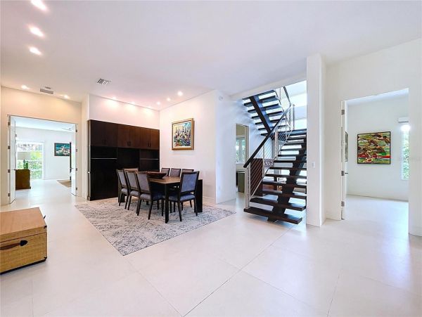 Luxury Home in Sarasota - Five Bedroom Elegance Awaits